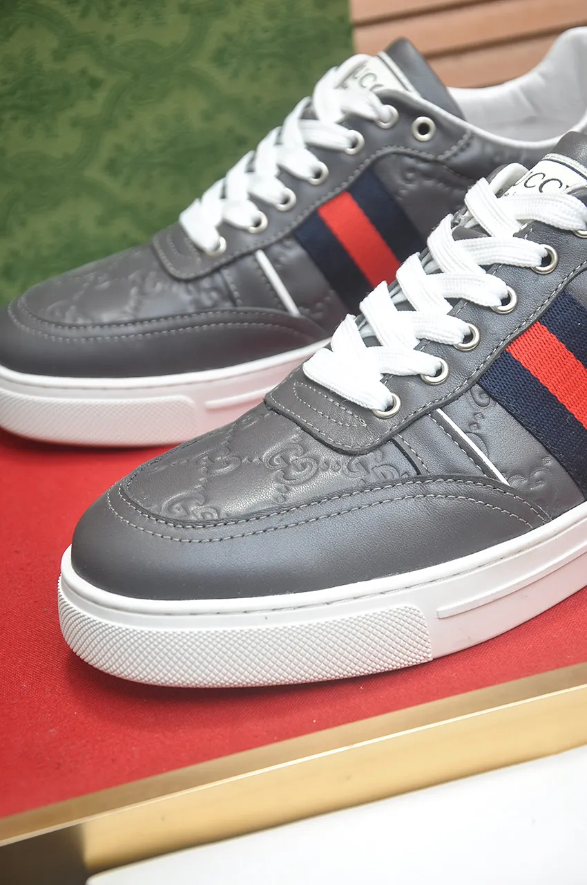 Men's shoes 💰480💶【GUCCI】1:1 men's sports shoes from the official website are now on the market. They are made of original silk cowhide + first-layer sheepskin lining, plus the original 1:1 comfortable outsole from the official website. Fashionable and versatile, super comfortable and breathable! Available in 2 colors: black, standard shoe size 38/45 (custom-made size 45 is non-refundable)
